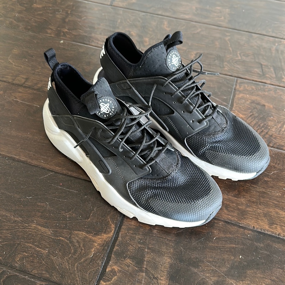 Nike air huarache black